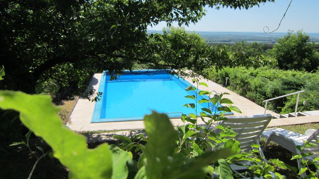 Villa Suemeg Exterior photo